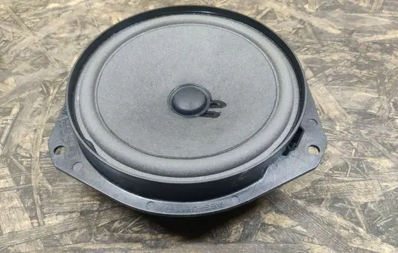 Alfa Romeo Giulia Front door speaker A01910401