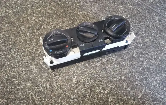 Volkswagen Polo Climate control unit 6Q0820045E
