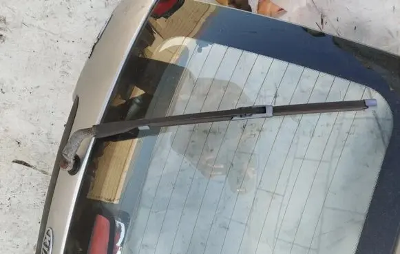 KIA Rio Rear wiper blade arm