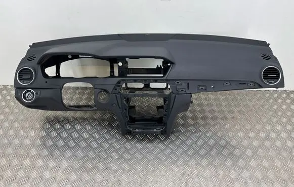 Mercedes-Benz C W204 Dashboard 