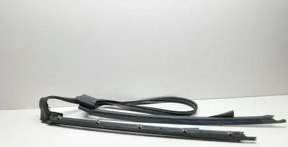 BMW 1 E82 E88 Windshield trim 7164997 51767164997