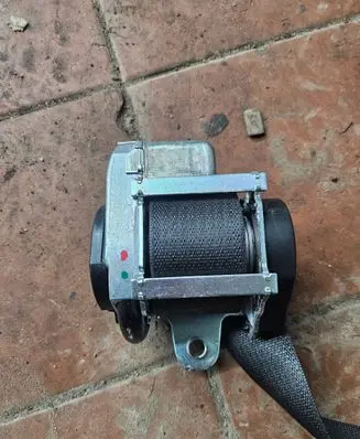 Opel Astra J Front seatbelt 617023600 008L000