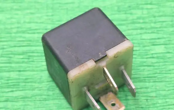 Volkswagen PASSAT B3 Other relay 431951253H PA66GF30 250598