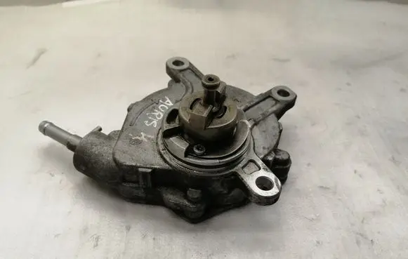 Toyota Auris 150 Vacuum pump 293000W030