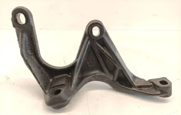 Volvo XC90 Engine mounting bracket 30735708 B020A