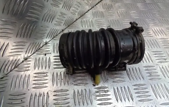 Mazda 6 Air intake hose/pipe L813132214
