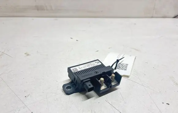 Mercedes-Benz ML W166 Charging relay 1110029