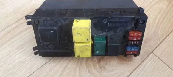 Mercedes-Benz E W210 Fuse box set 0025451901