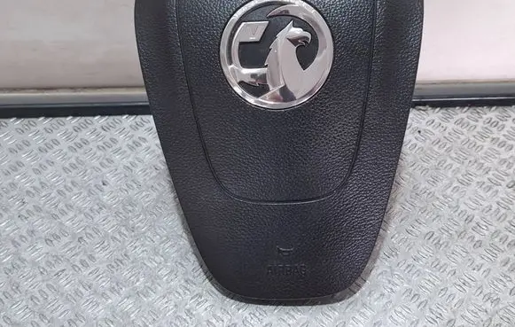 Opel Mokka Steering wheel airbag 631046026
