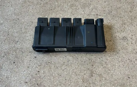 BMW 3 G20 G21 Current control relay 9470044