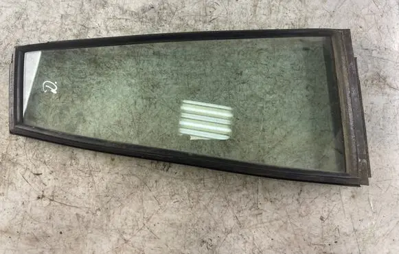 Mitsubishi Pajero Sport I Rear vent window glass 