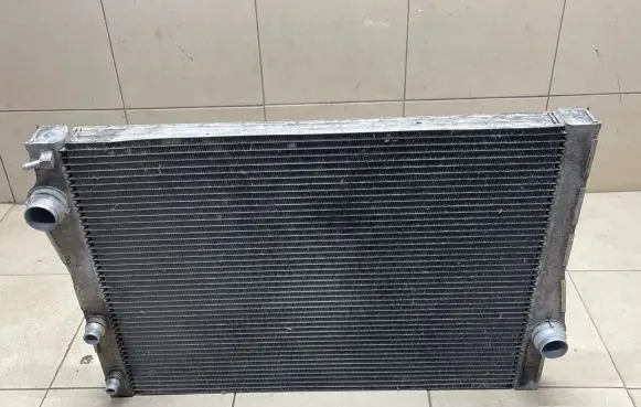 BMW X5 E70 Coolant radiator 17117533472 7533472