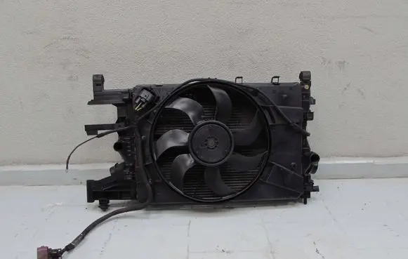 Opel Astra J Coolant radiator 13281773 13289626 58483