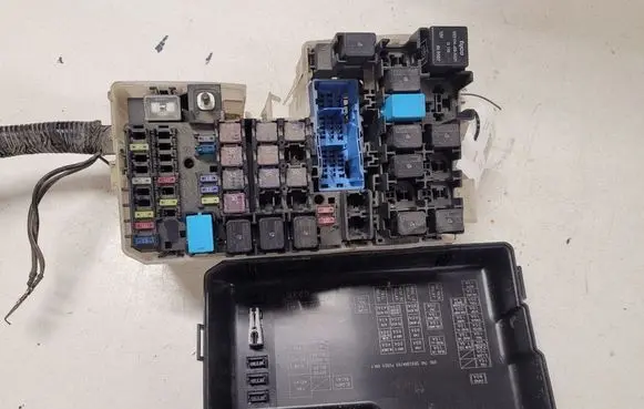 Mazda 5 Fuse module 8797YA1 C23566760