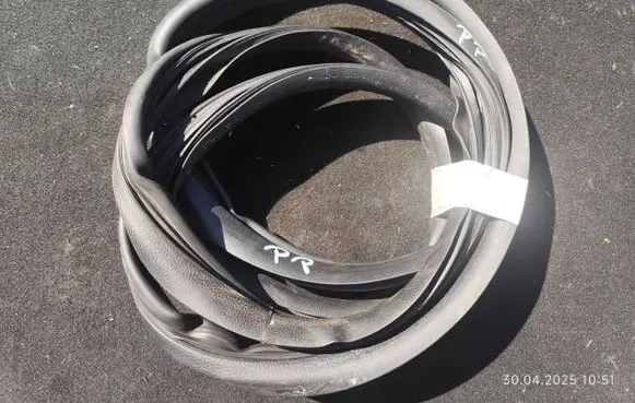 Alfa Romeo 147 Front door rubber seal 