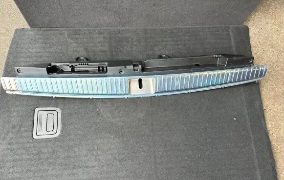 Mercedes-Benz E W213 (D) pillar trim (bottom) A2136903601 A2136900141