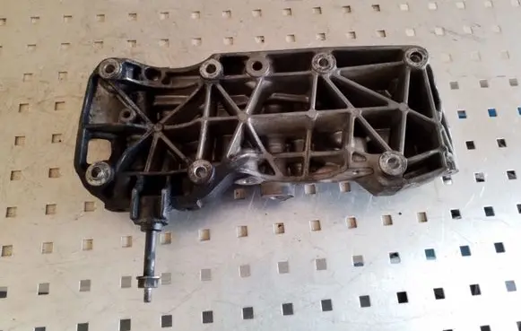BMW 5 F10 F11 Generator/alternator bracket 11168506863