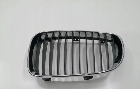 BMW 1 E82 E88 Front bumper upper radiator grill 51137197655