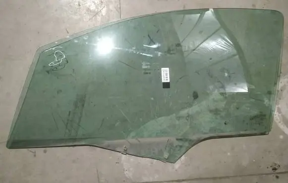 Peugeot 207 Front door window glass four-door as2