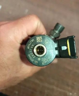 Renault Master III Fuel injector 0445110939