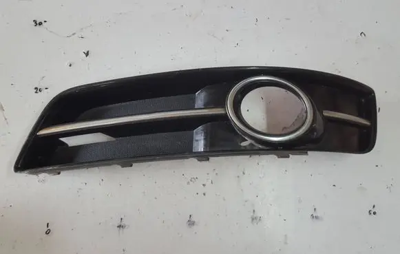 Audi A3 S3 8P Front fog light trim/grill 8P0807681AA