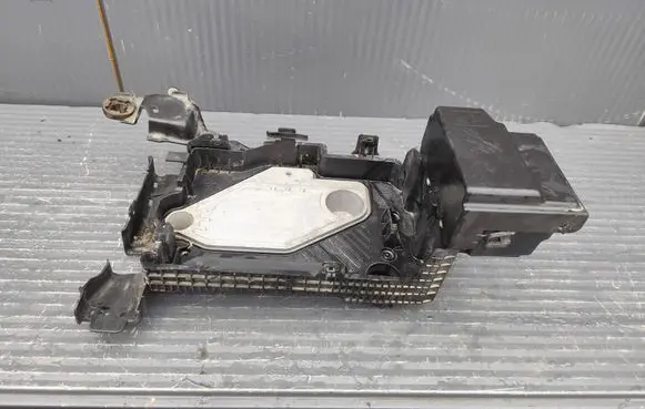 Nissan Juke II F16 Battery box tray 648947355R
