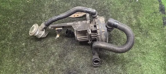 Volkswagen Golf VI Secondary air pump 06A131333C 72293407