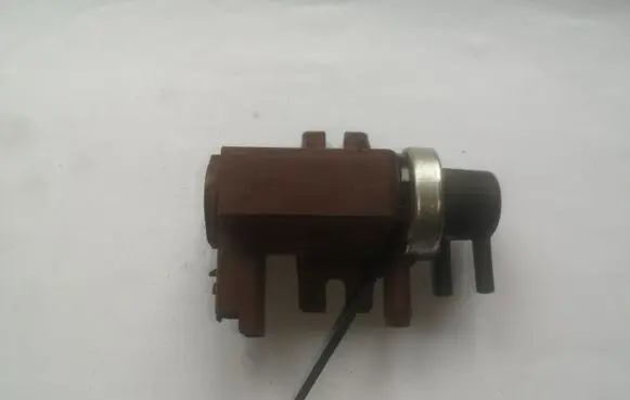 Ford Focus Turbo solenoid valve 9652570180 70096803