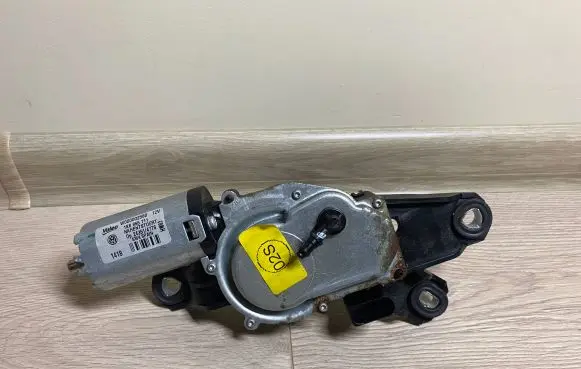Volkswagen Scirocco Rear window wiper motor 1K8955711 W000002580 1K8955711B
