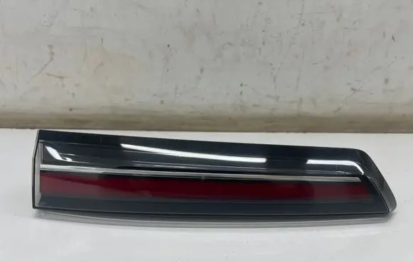 Tailgate rear/tail lights