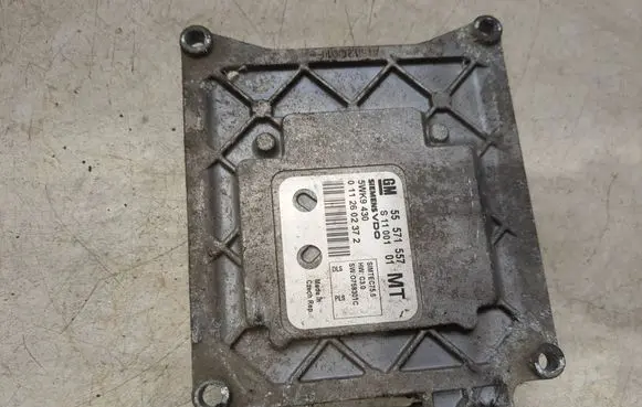 Opel Zafira B Engine control unit/module 55571557 5WK9430 0112602372