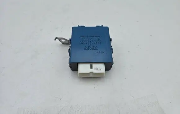 Toyota Auris 150 Door central lock control unit/module 8597012020