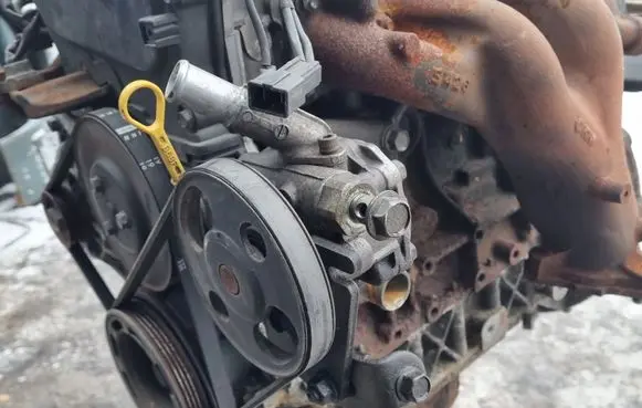 Mazda 323 F Power steering pump