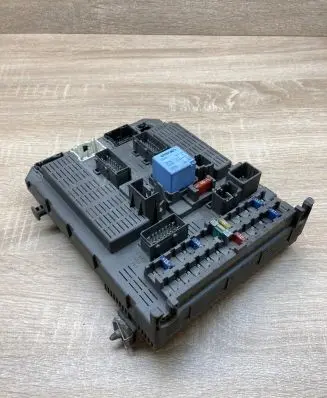 Citroen C5 Fuse module 9645352980