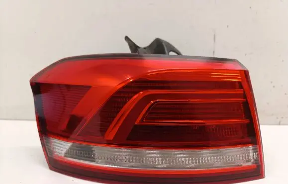 Volkswagen PASSAT B8 Rear/tail lights
