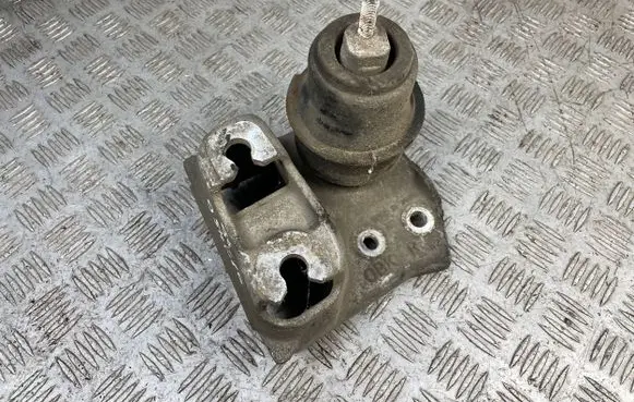 Subaru Outback Engine mounting bracket