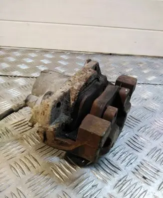 BMW 5 E39 Front brake caliper