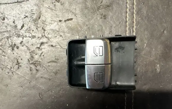Mercedes-Benz Vito Viano W447 Electric window control switch A4479052300