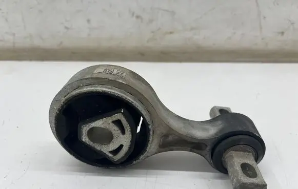 Engine mount bracket