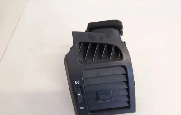 Chevrolet Captiva Dash center air vent grill