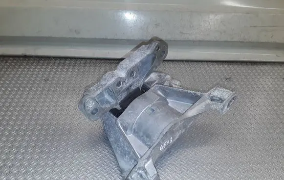 Citroen C4 II Picasso Engine mount bracket 4A103720