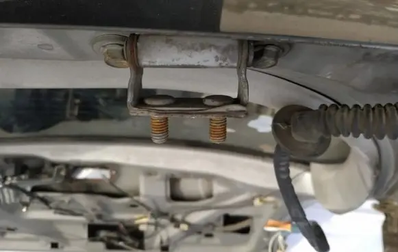 Toyota Corolla Verso E121 Tailgate/trunk/boot hinge