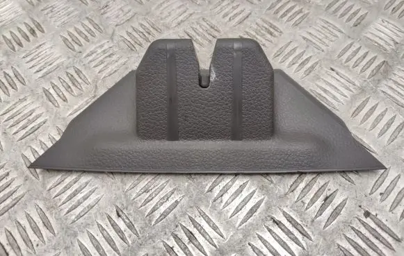 Volkswagen Touareg II Trunk/boot sill cover protection 7P6827520B