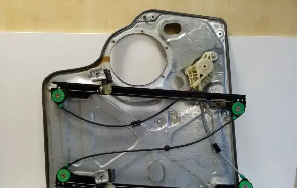 Volkswagen Transporter - Caravelle T5 Front door electric window regulator E038070009C