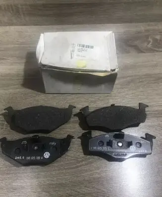 Volkswagen Golf IV Brake pads (front) 1H0698151A