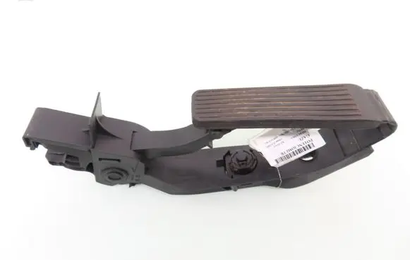 Mercedes-Benz C W203 Accelerator throttle pedal A2113000404