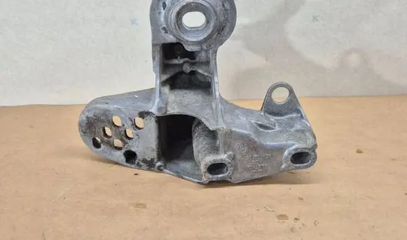 Skoda Superb B5 (3U) Engine mounting bracket 8E0199351M