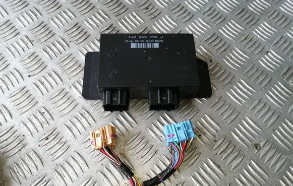 Volkswagen Golf IV Comfort/convenience module 1J0959799J 5DK00795400