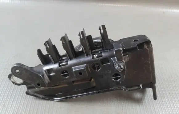 Audi Q4 e-tron Headlight/headlamp mounting bracket 10A803713 10A937545