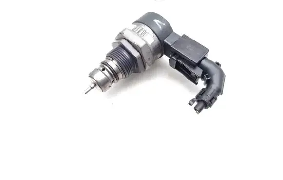BMW 1 E81 E87 Fuel pressure regulator 0281002738